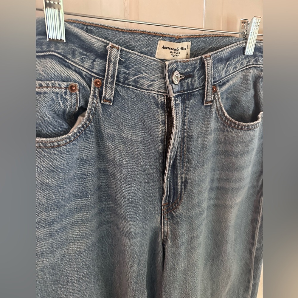 Abercrombie The Wide Leg High Rise. Size 28/6 Long